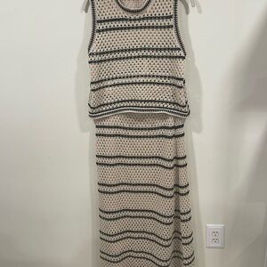 Solitaire Beige and Black Crochet Set